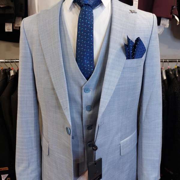 Costume 3 piéces bleu ciel gilet droit
