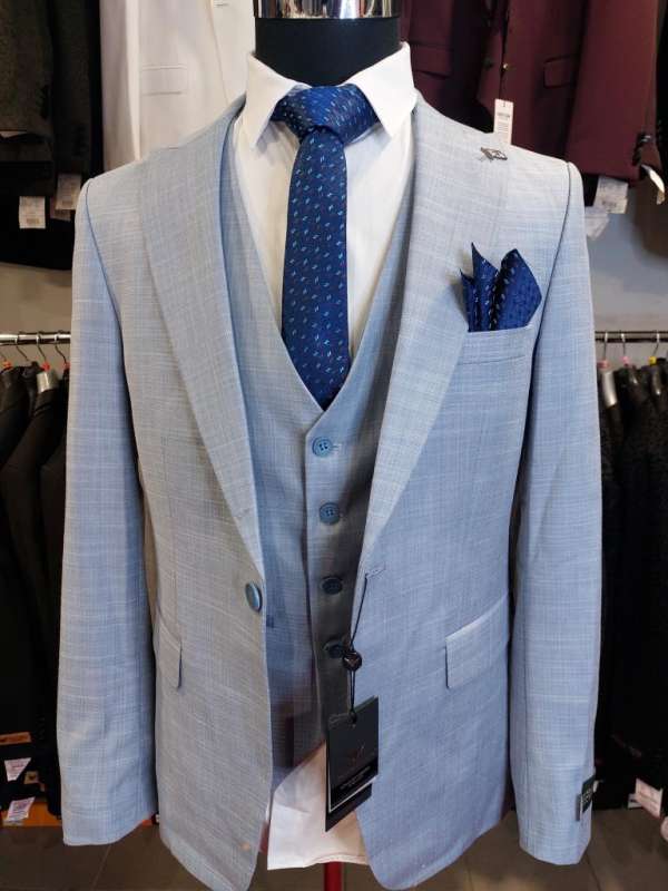 Costume 3 piéces bleu ciel gilet droit
