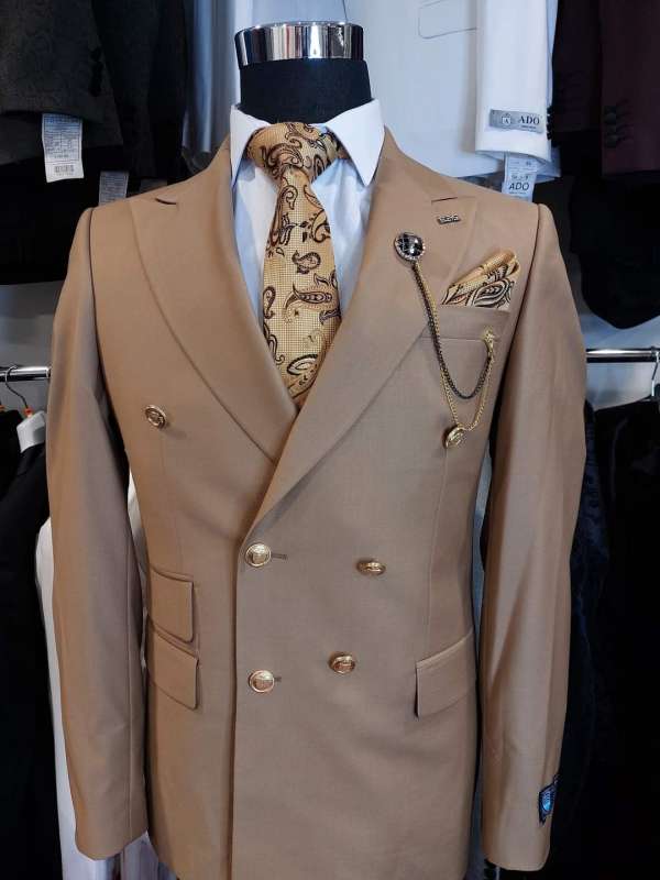 Costume croisé camel bouton doré