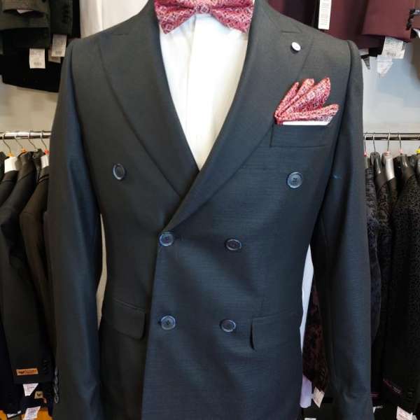 Costume croisé noir bouton noir
