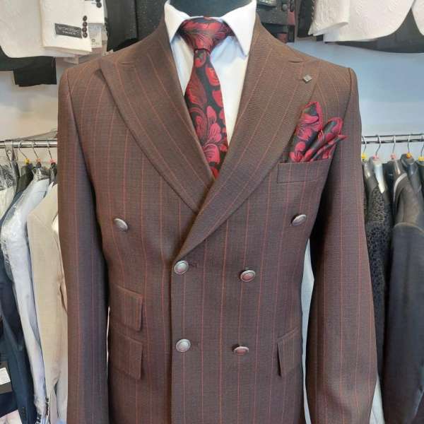 Costume croisé bordeau rayé  bouton argenté