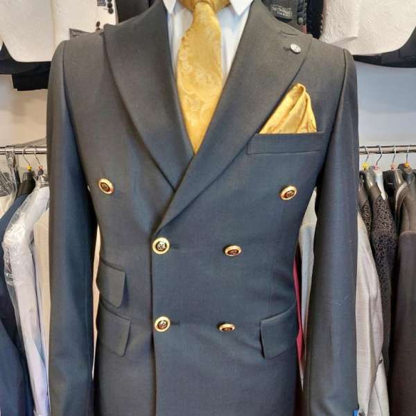 Costume croisé noir rayé blanc bouton doré