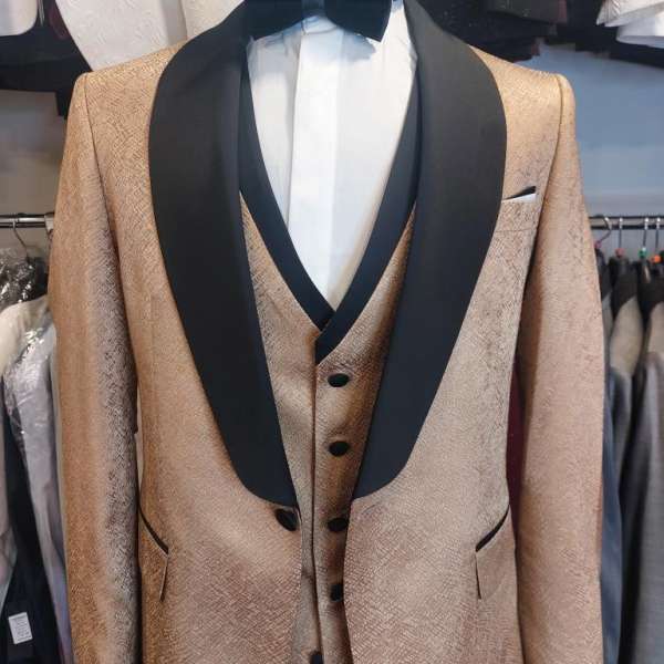 Smoking mariage ceremonie  beige doré col chal noir satin