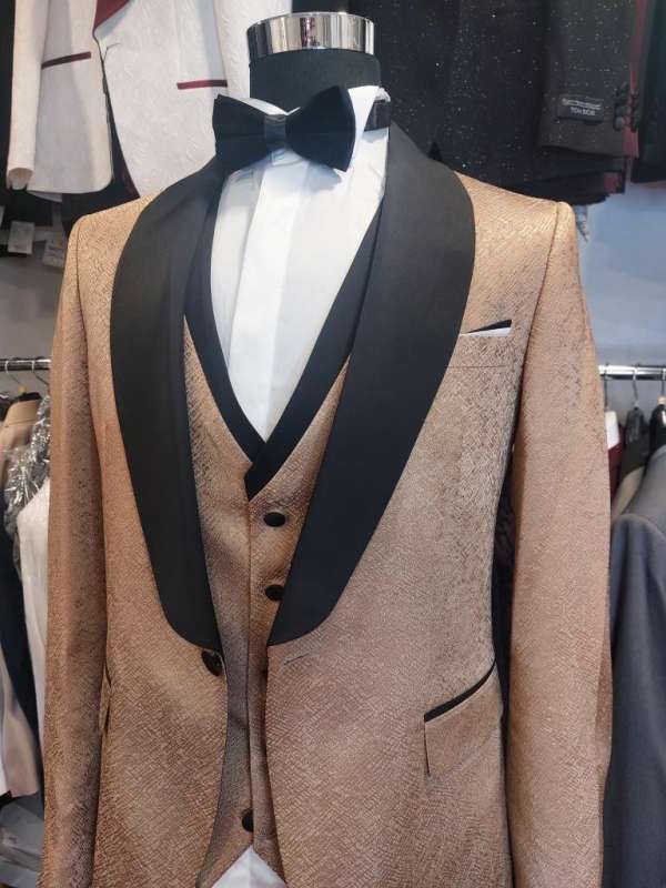 Smoking mariage ceremonie  beige doré col chal noir satin – Image 3