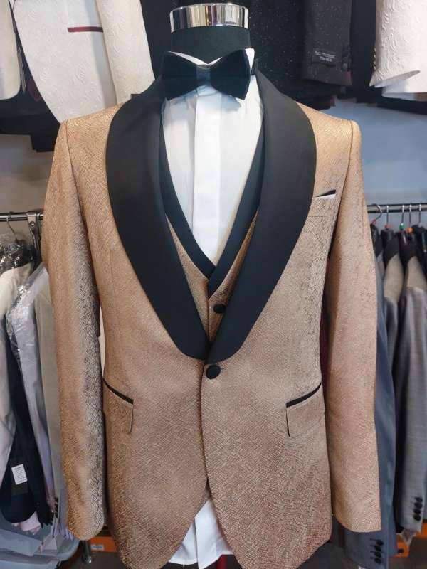 Smoking mariage ceremonie  beige doré col chal noir satin – Image 4