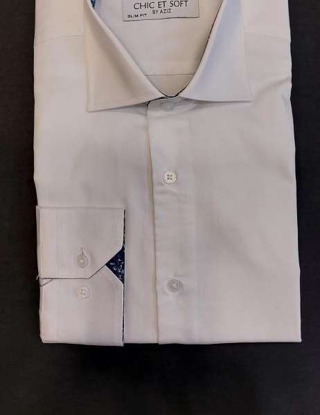 Chemise blanche  doublure a motif bleu foncé