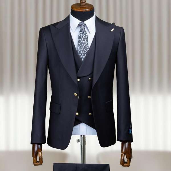 Costume 3 pièces  noir bouton doré
