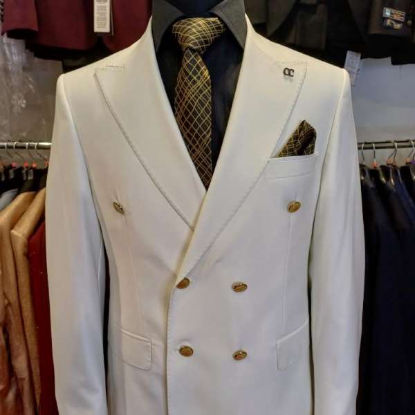 Costume croisé blanc ivoire  bouton doré