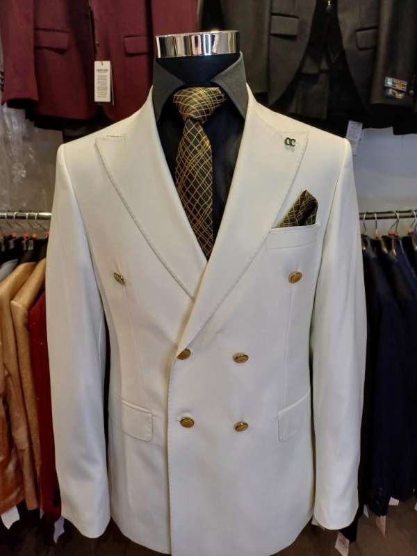 Costume croisé blanc ivoire  bouton doré