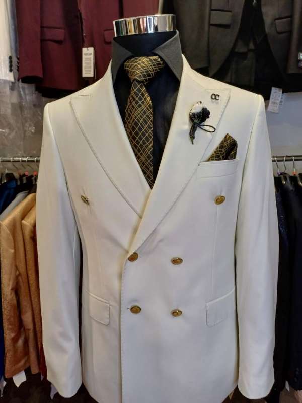 Costume croisé blanc ivoire  bouton doré – Image 3