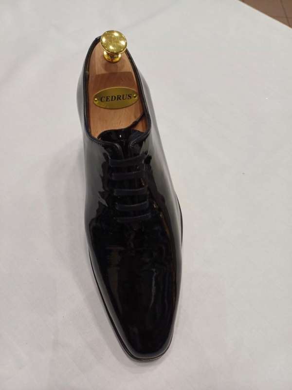 Chaussure richelieu vernis noir bout fin – Image 2