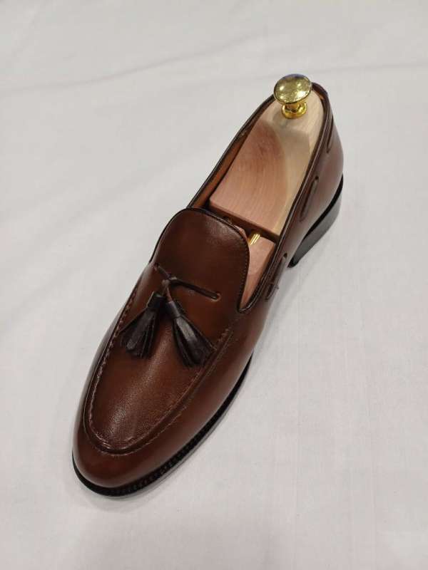 Mocassin marron tabac cuir à pampilles – Image 3
