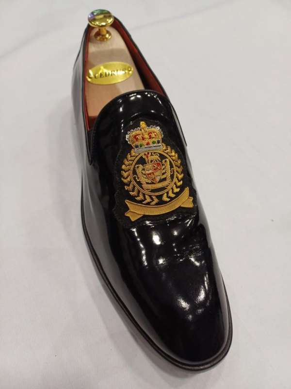Mocassin noir vernis à écusson – Image 2