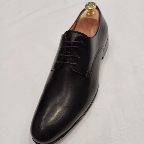 Chaussure derby noir empeigne lisse bout rond