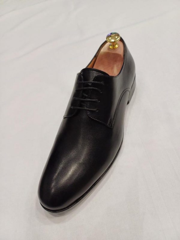 Chaussure derby noir empeigne lisse bout rond