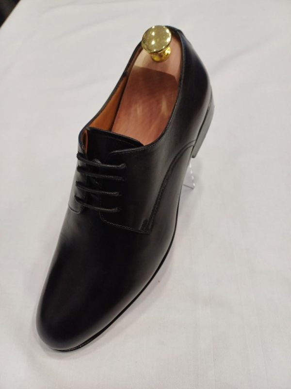 Chaussure derby noir empeigne lisse bout rond – Image 2
