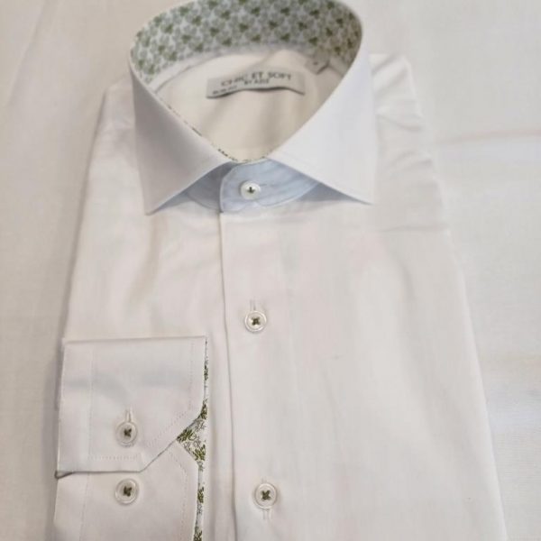 Chemise blanche encolure motif vert